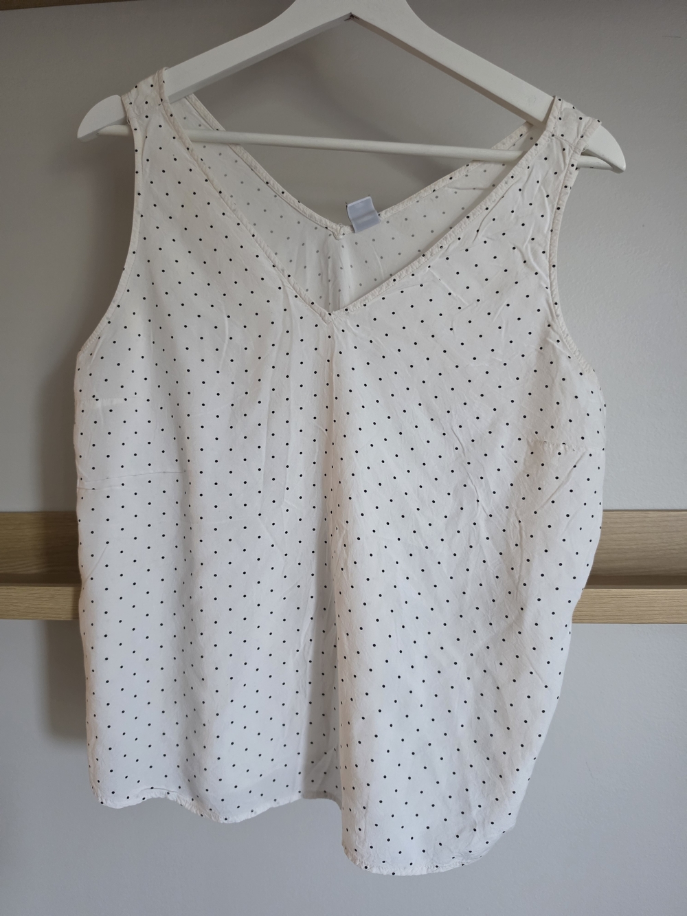 Old Navy Cream Sleeveless V-Neck Polka Dot Tank